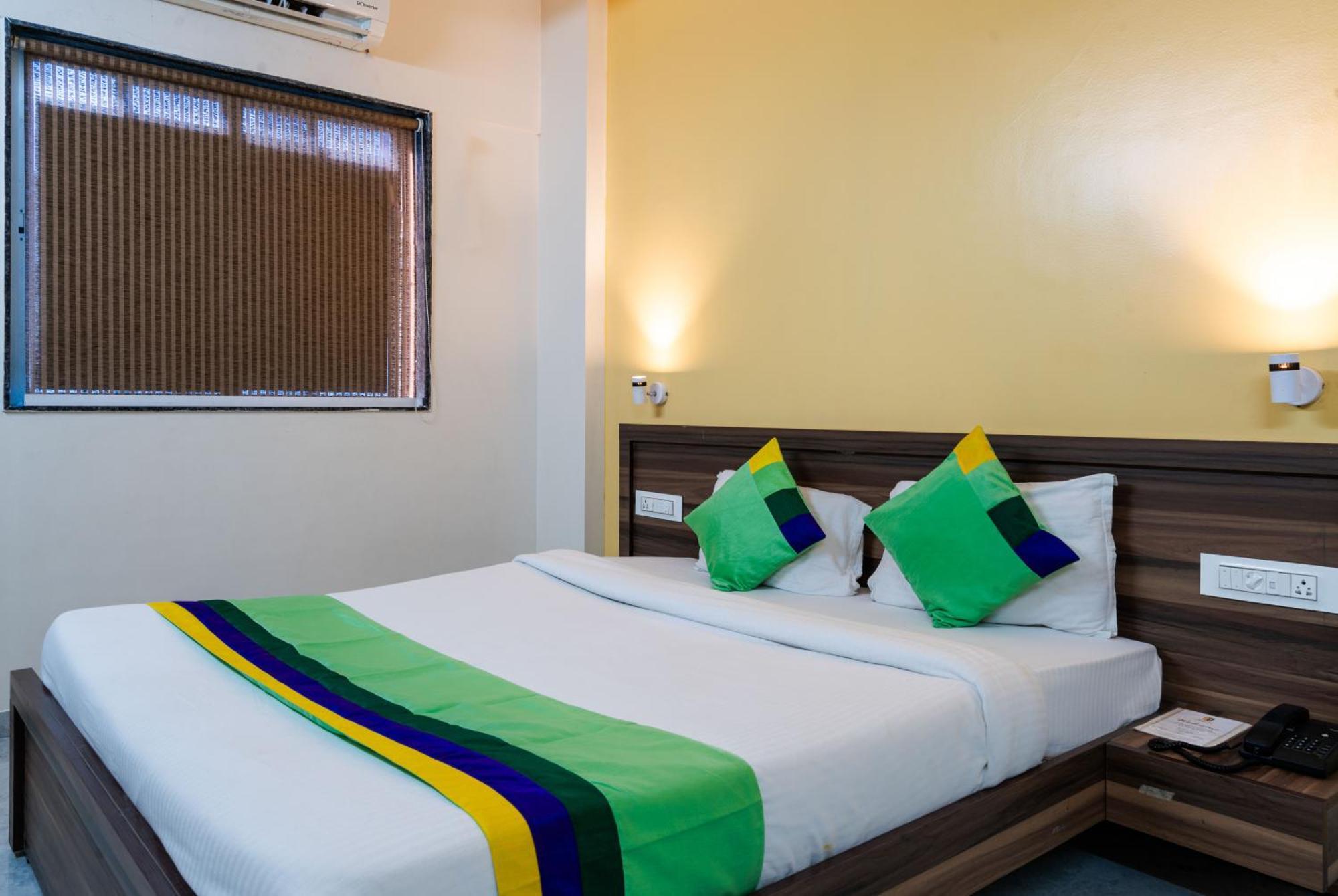 Hotel Treebo Trend The White Castle Pune Exterior foto