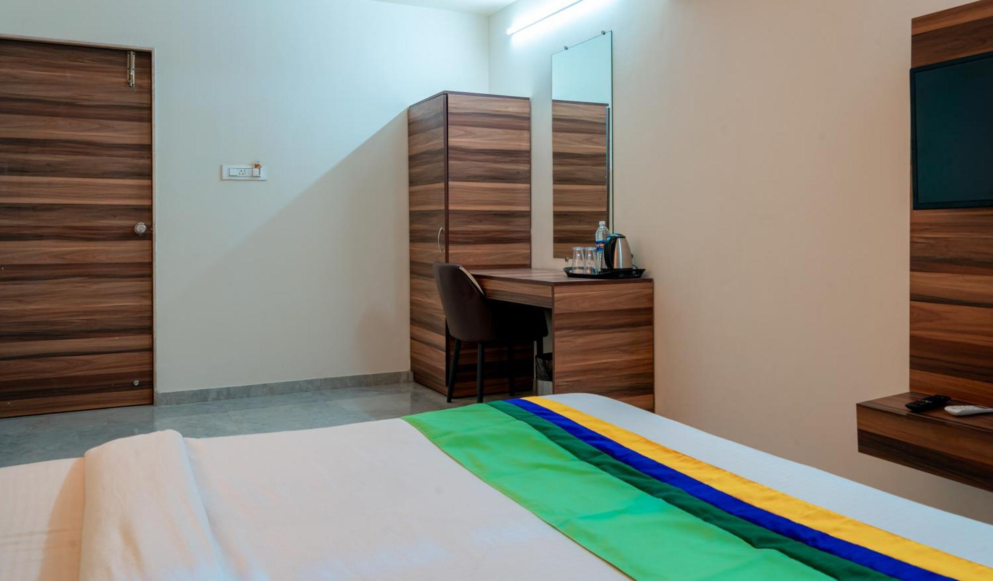 Hotel Treebo Trend The White Castle Pune Exterior foto