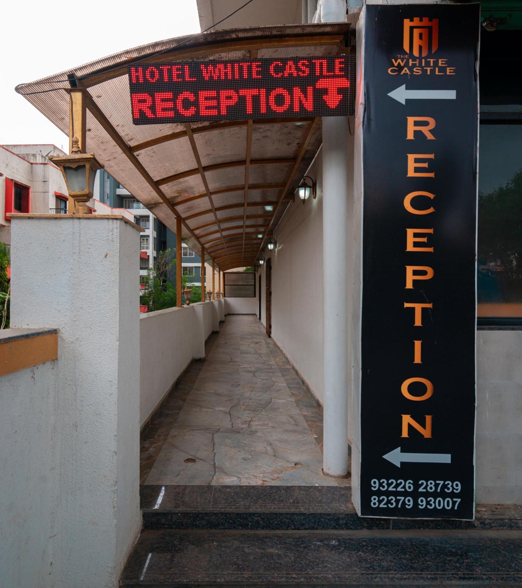 Hotel Treebo Trend The White Castle Pune Exterior foto